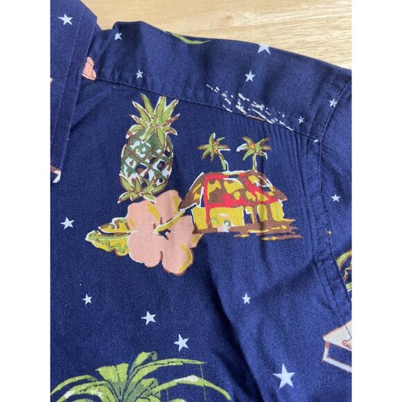 Free Planet Mens Short Sleeve Hawaiian Santa Claus Holiday Shirt Size Medium - Picture 4 of 4